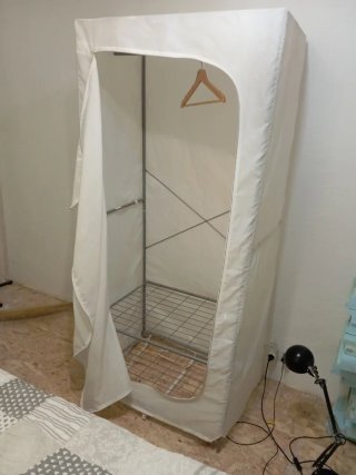 Guardaroba portatile in metallo bianco