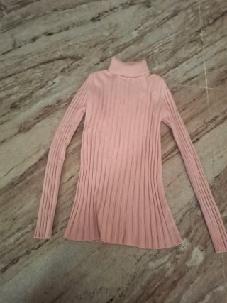 Maglia collo alto rosa a costine