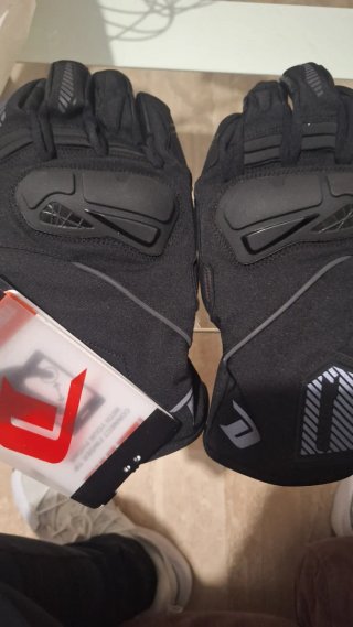 Guantes ICON negros homologados