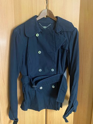 Chaqueta tipo trench negra