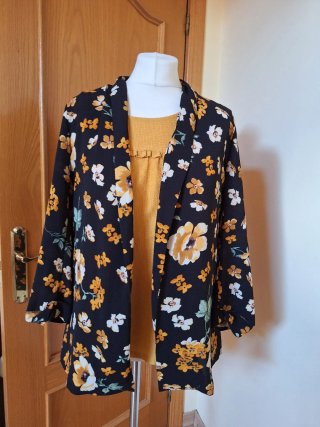 Blazer estampado floral entretiempo