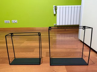 Estanterías de metal negras