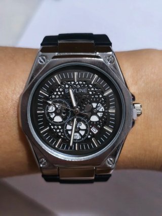 Reloj Skyline Plateado y Negro