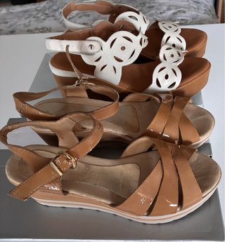 Lote 2 pares sandalias de piel, plantilla de gel.