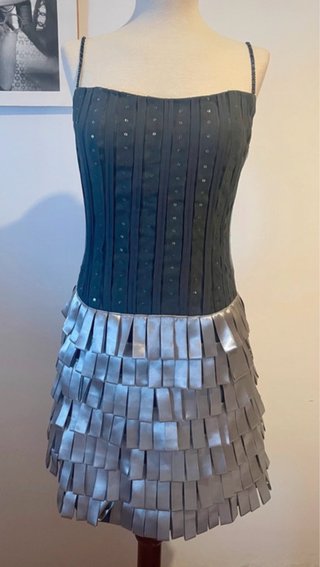 Vestido corto con lentejuelas