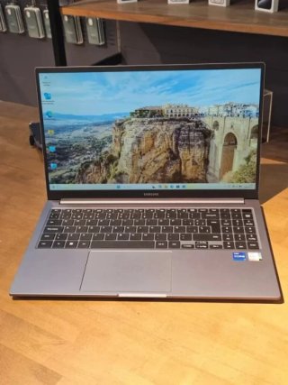 SAMSUNG BOOK 4 15,6" i7 512GB 16 RAM