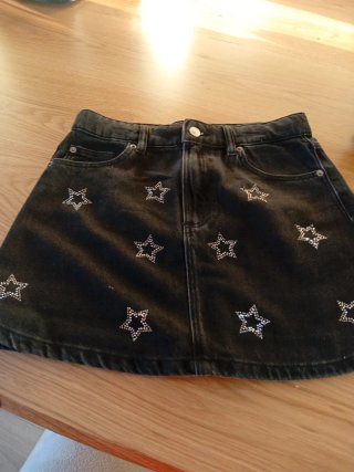 Falda vaquera negra Zara con estrellas