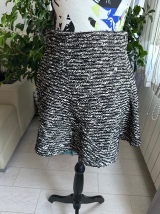 Falda corta tweed blanco y negro