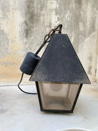 Farol de hierro negro