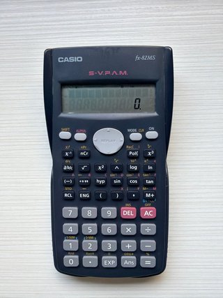 Calculadora Científica Casio fx-82MS