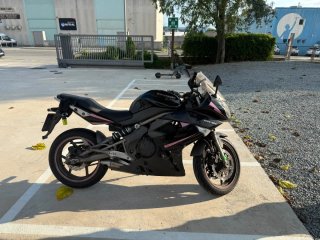 Kawasaki ER-6f Negra