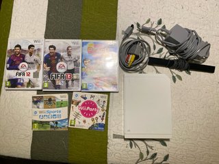 Consola Wii Blanca + 4 Juegos