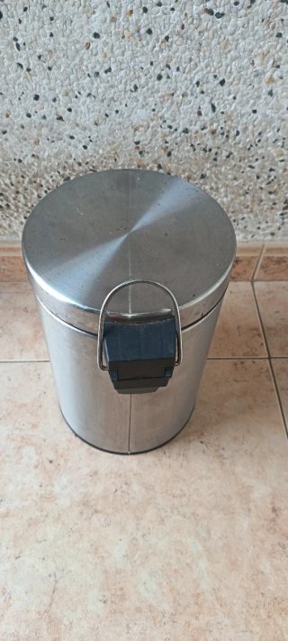 Papelera baño metal pequeña