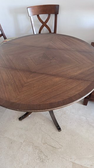 Mesa de Comedor Redonda y 5 Sillas