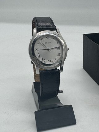 Reloj Gucci con correa de piel