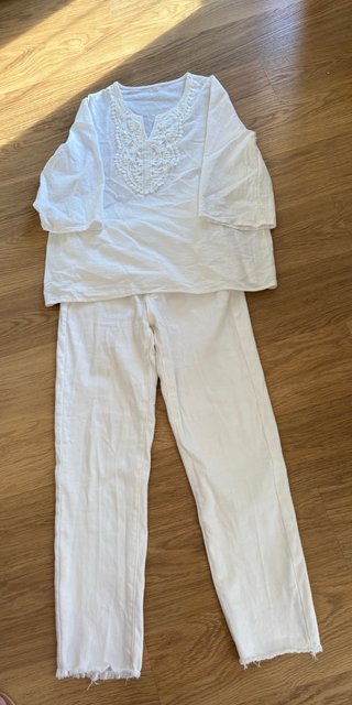 Conjunto blanco: camisa y pantalón
