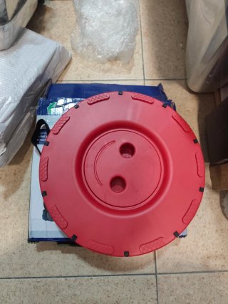 2 Sgabelli Pieghevoli Rosso e Blu. Prezzo per ciascuno.