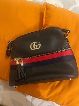 Bolso Negro con Detalles