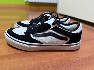 Deportivas Vans Negras y Blancas