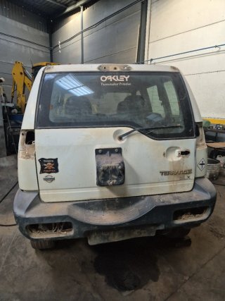 Portón trasero Nissan Terrano II SLX