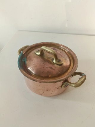Pequeña Olla de Cobre Antigua