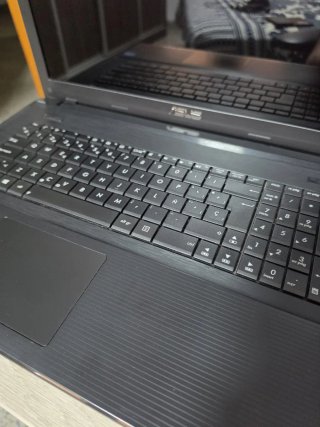 Portátil Asus X75A 17,3" – i3, 8 GB RAM, 500 GB