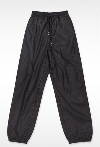 Pantalón jogger negro efecto nylon