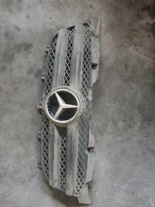 Rejilla frontal Mercedes-Benz