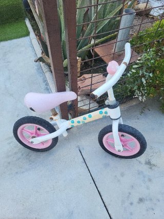 Bicicleta de equilibrio infantil rosa
