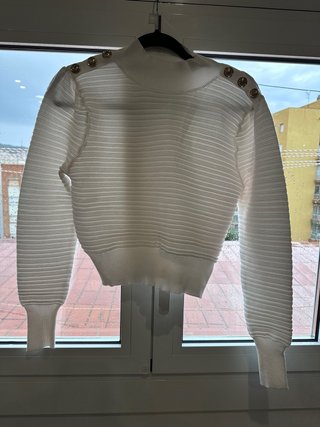 Suéter blanco mujer botones dorados