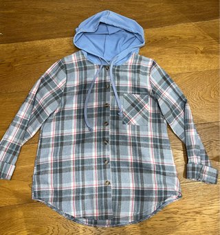 Camisa de franela con capucha