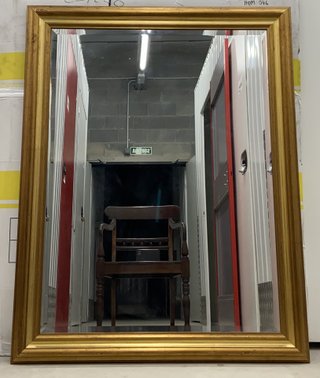 Espejo de Pared Grande con Marco Dorado