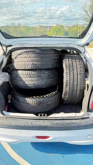 4 Neumáticos semi nuevas Continental 255/45R20H XL