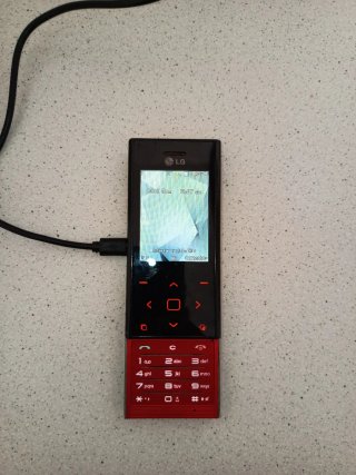 Telefono LG Nero e Rosso