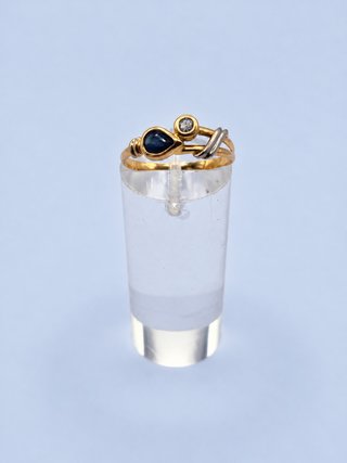 Anillo de Oro 18k con Piedra Azul y Circonita