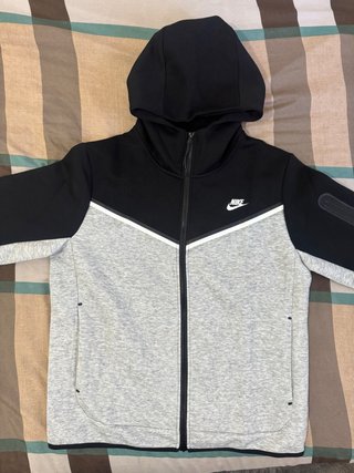 Conjunto Nike Tech Fleece gris y negro