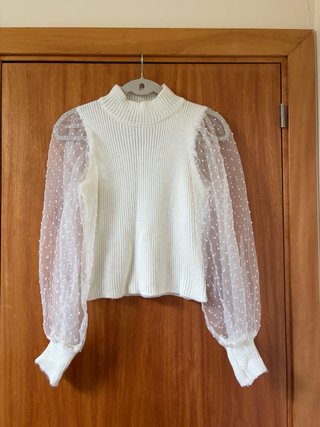 Jersey blanco de punto con mangas de tul
