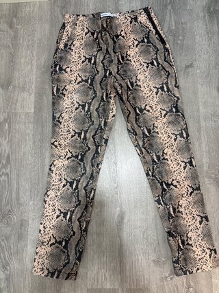 Pantalón efecto piel estampado serpiente