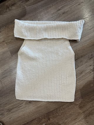 Camiseta elástica hombros descubiertos