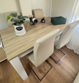 Mesa de Comedor con 4 Sillas