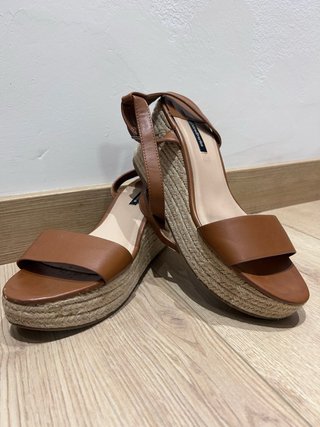 Sandalias de cuña Stradivarius