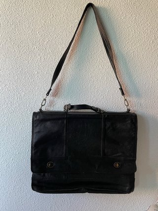 Maletín de piel negro