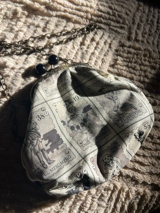 Bolso vintage estampado sellos