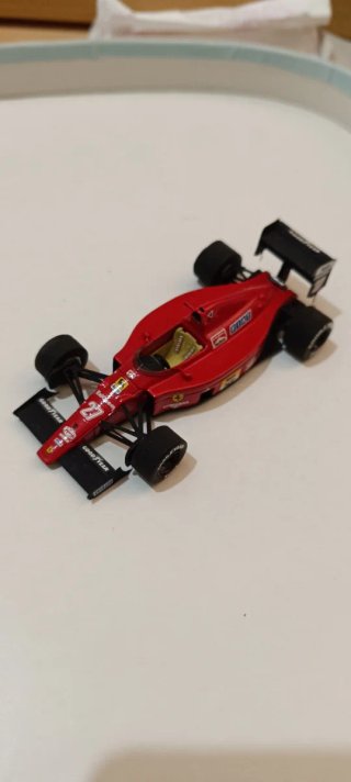 Modellino Ferrari F1-89 Nigel Mansell 1:43