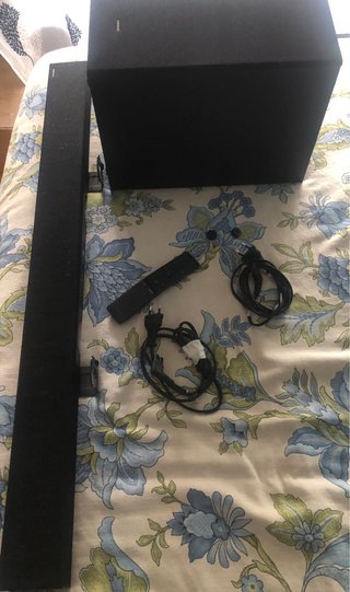 Barra de sonido y subwoofer negro