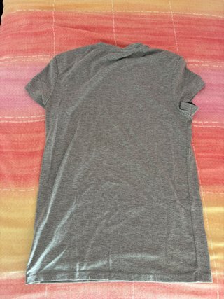 Camisa gris de manga corta
