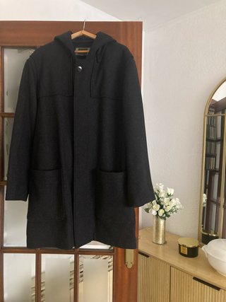 Abrigo de paño negro Zara