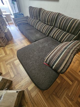 Sofá chaiselongue tela marrón y multicolor