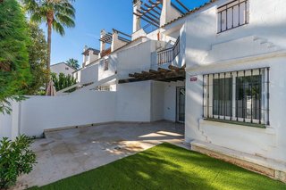 Casa adosada en venta en Las Brisas en Marbella