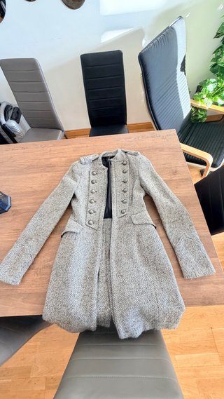 Chaqueta gris y negra mujer